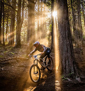 A mountain biker on a Specialized mountain bike rides an enduro course.