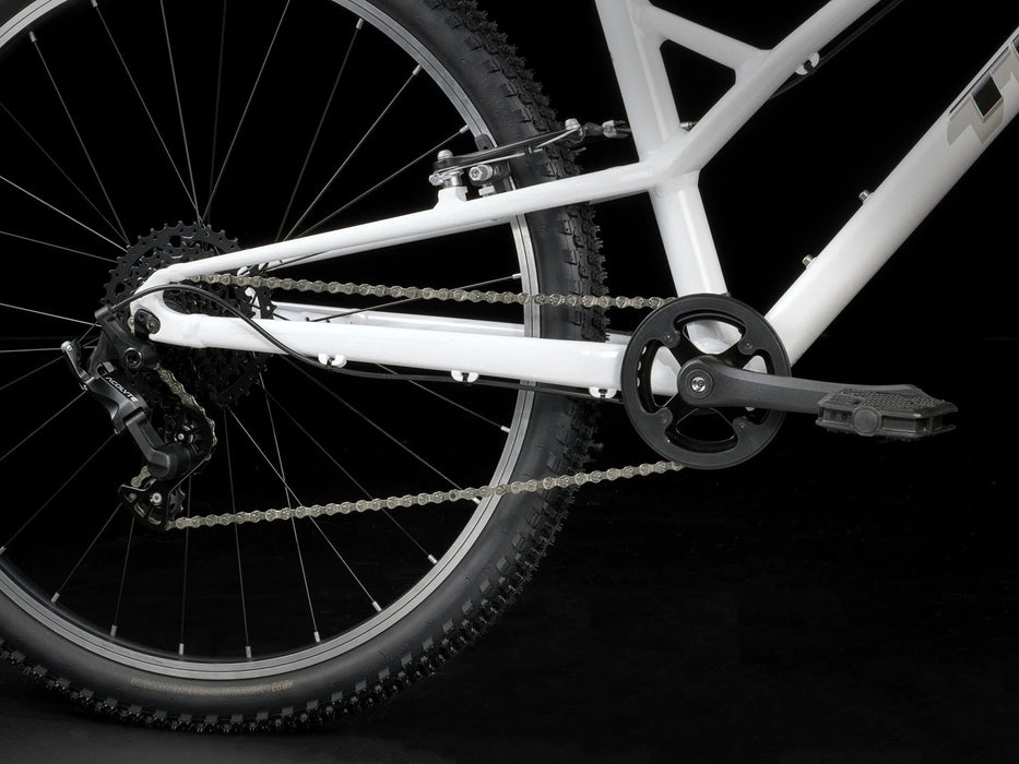 Trek Wahoo 26 Path white prismatic, studio drivetrain detail view