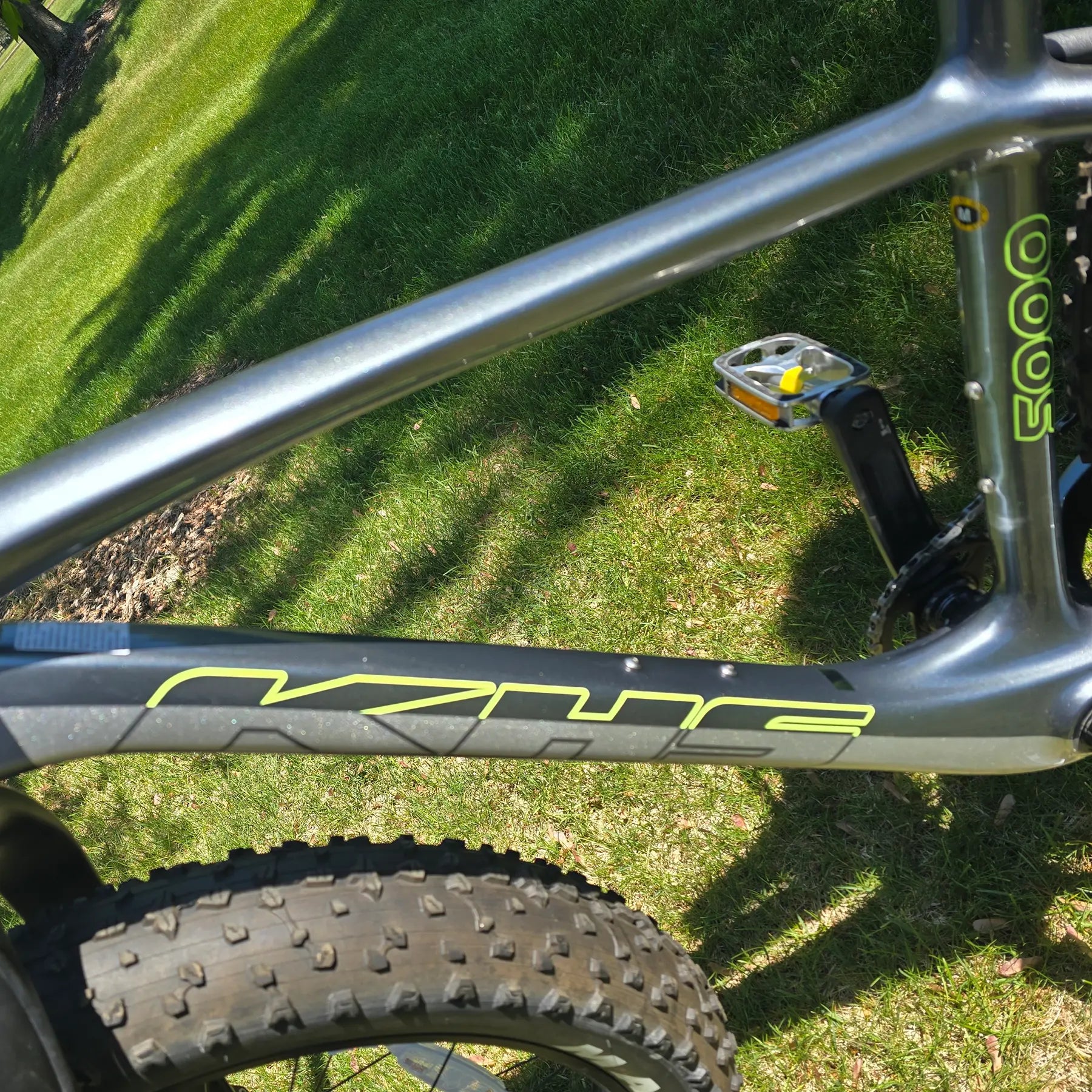 Closeup view of the frame on the KHS 4 Season 5000 Fat Bike with Carbon Fork in Dark Grey in an outdoor setting.