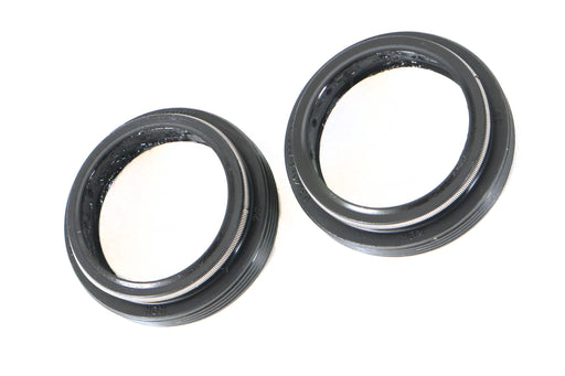RockShox Dust Wiper Kit - 30mm Flangeless Low Friction (Dust Wipers and 10mm Foam Rings) studio image ring closeup