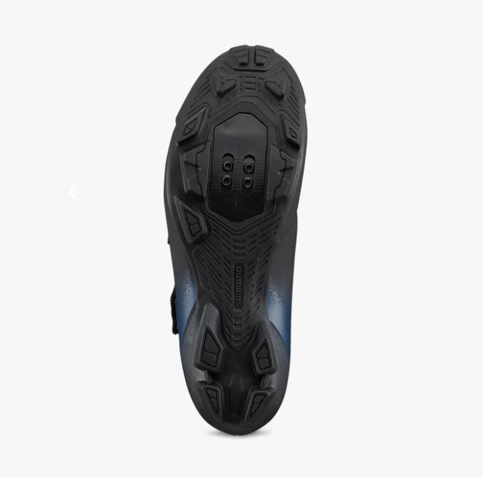 View of black sole of a Shimano SH-XC102W cycling shoe. 