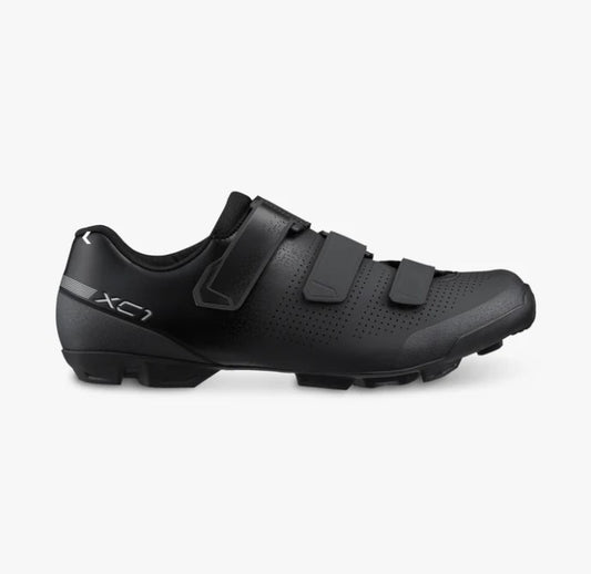 Black Shimano SH-XC102 cycling shoe with 'XC1' branding on a white background.