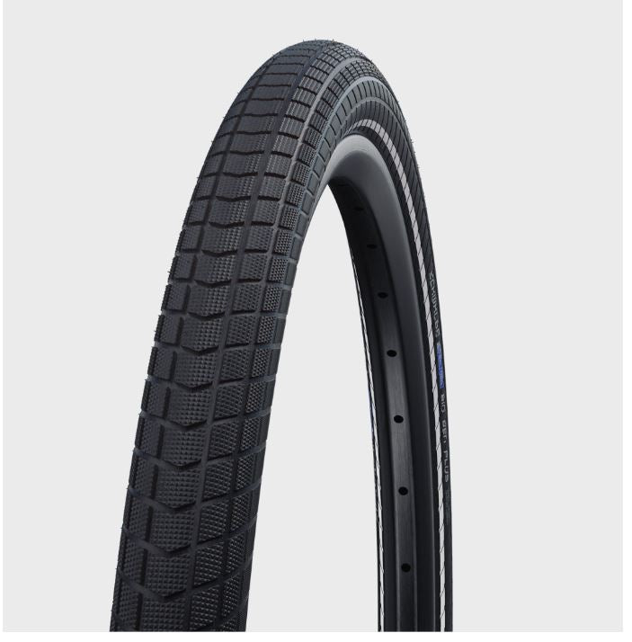 A black Schwalbe Big Ben Plus bicycle tire with a wired bead and GreenGuard sealant, designed for 26-inch wheels.