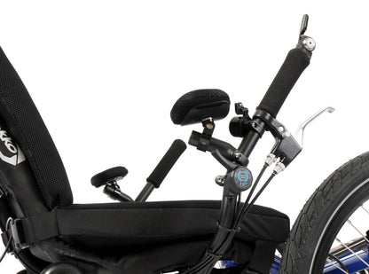 View of the seat, parking brake lever, dual brake lever and handlebars with hand rests on a HP Velotechnik Gekko fx 26 Comfort Recumbent Trike in Deep Blue against a white background.